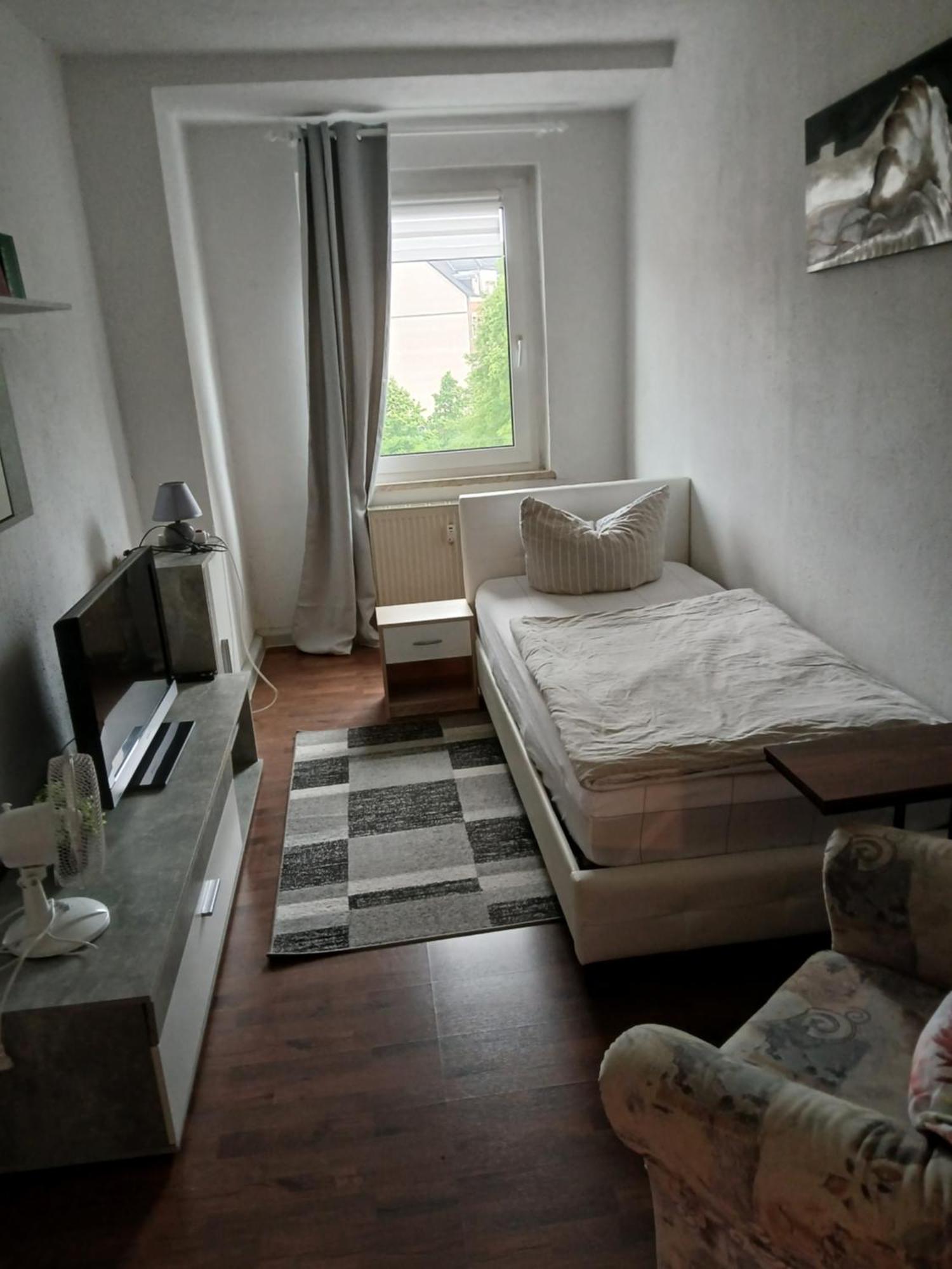 Kleine Wohnung Fuer Monteure Und Dienstreisen Zwickau Exterior foto